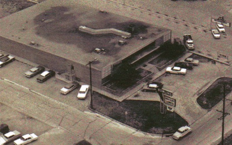 Aerial view of Ken-Cliff Lanes